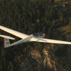 Flugwegposition um 15:02:21: Aufgenommen in der Nähe von Gemeinde Hohe Wand, Österreich in 1070 Meter